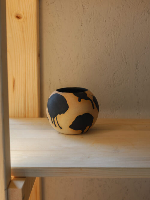 black vaca sphere mug