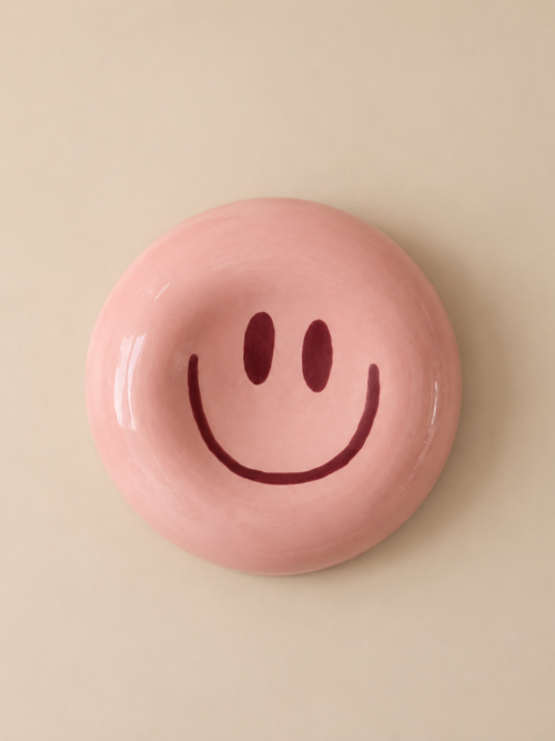 smiley wall object - pink