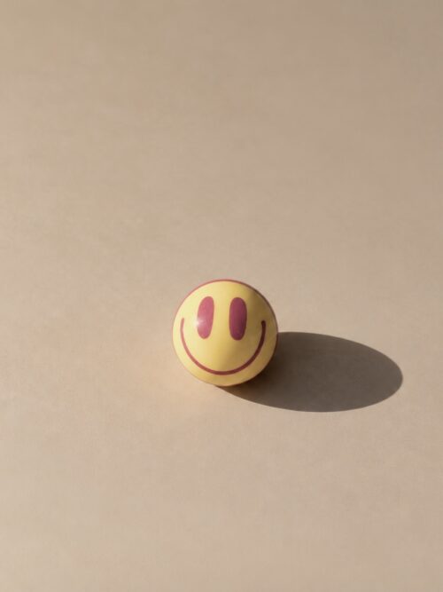 boule - yellow pink smiley